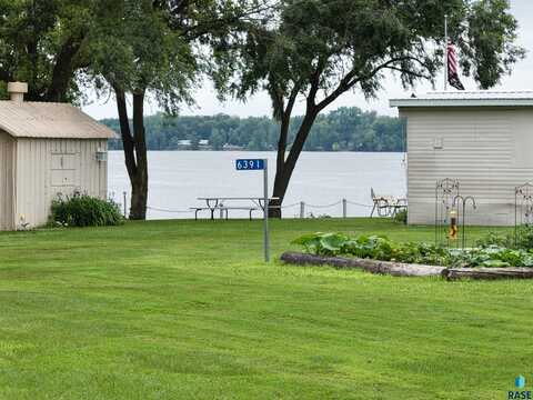 6391 Fischer Dr, Wentworth, SD 57075