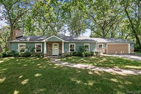 2580 S Christian Hills Drive, Rochester Hills, MI 48309