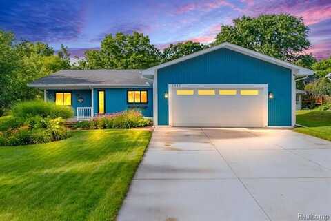 2410 Highfield Road, Waterford, MI 48329