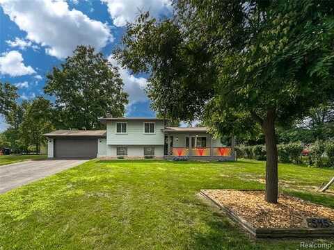 545 Woodbridge Circle, Waterford, MI 48327