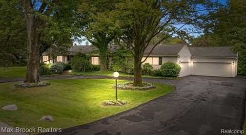 130 Endicott Road, Bloomfield Hills, MI 48304