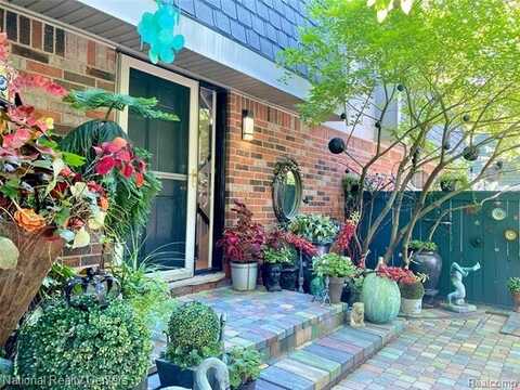 980 Stratford Lane E, Bloomfield Hills, MI 48304