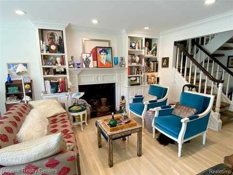 980 Stratford Lane E, Bloomfield Hills, MI 48304