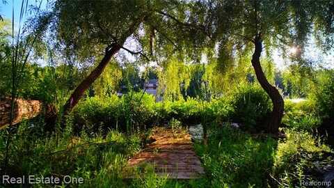 000 Pearson Dr., Milford, MI 48381