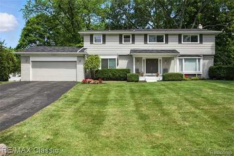 7027 Beverly Crest Drive, West Bloomfield, MI 48322