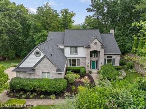 5471 Parkside Drive, Brighton, MI 48114