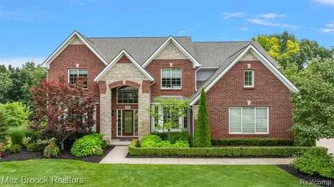 8926 Stonewall W, Clarkston, MI 48348