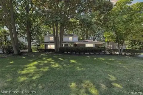 22515 Kenwyck Drive, Southfield, MI 48034