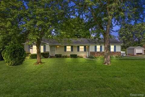 2947 SUN TERRACE Drive, Hartland, MI 48353