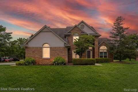 6817 Woodcrest Drive, Troy, MI 48098