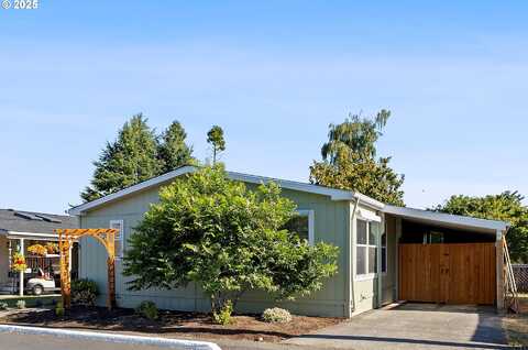 301 E COLUMBIA DR, Newberg, OR 97132