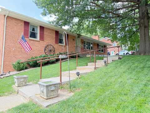 55 Oxford CIR, Daleville, VA 24083