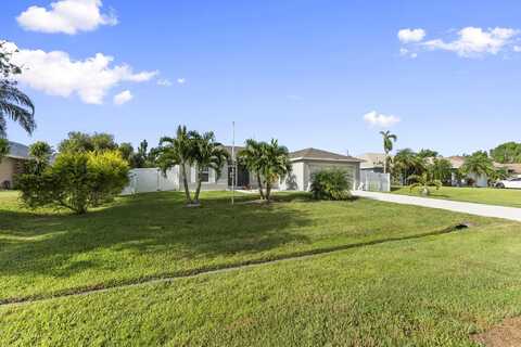 842 SE Chaloupe Avenue, Port Saint Lucie, FL 34983