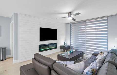 140 Yacht Club 107 Way, Hypoluxo, FL 33462