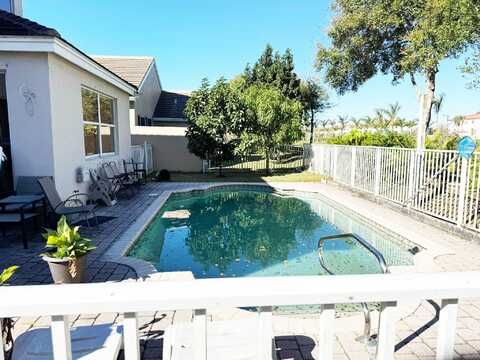 180 Kensington Way, Royal Palm Beach, FL 33414