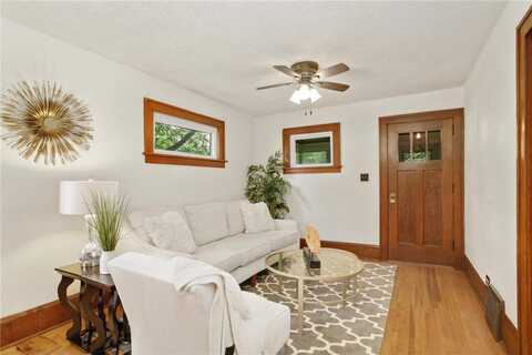 1043 Englewood Avenue, Saint Paul, MN 55104
