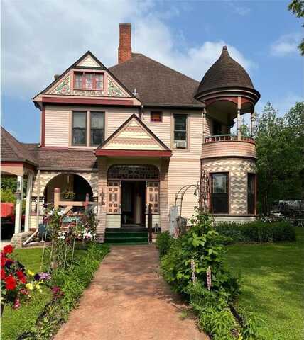 708 Parkway Avenue S, Lanesboro, MN 55949