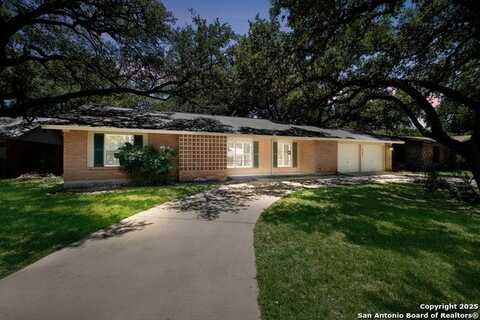 121 Beechwood Ave, Universal City, TX 78148