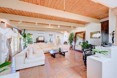 2591 Calle Delfino, Santa Fe, NM 87505