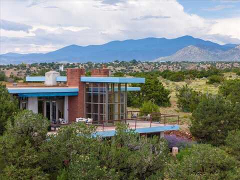 32 Hondo Ridge Road, Santa Fe, NM 87508