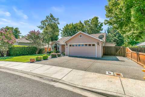 1612 Inverness Drive, Medford, OR 97504