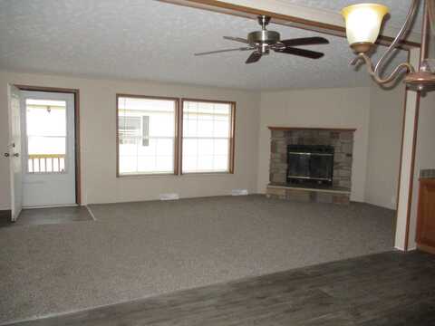 23317 Arlington Dr, Clinton, MI 48036