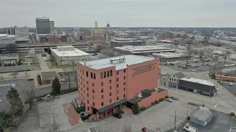 915 Main Street, Evansville, IN 47708