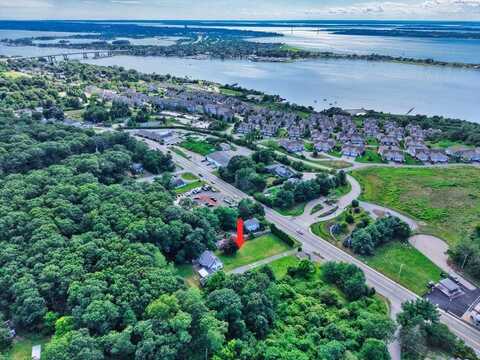 896 Main Road, Tiverton, RI 02878