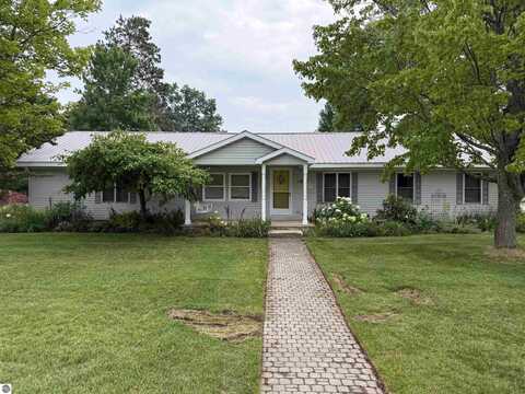 102 Paw Paw, Kalkaska, MI 49646