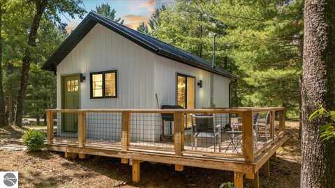 10303 Washington Road, Saint Helen, MI 48656