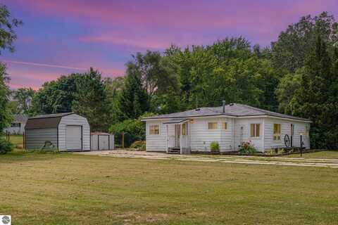 235 Riverside Drive, Alma, MI 48801