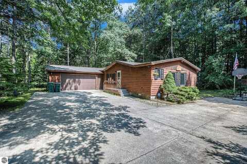 6313 Somerset Lane, Cadillac, MI 49601