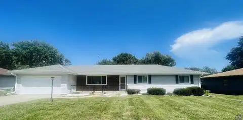 3018 SE Downing DR, Topeka, KS 66605