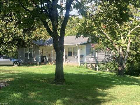 924 Sunset Road, Clemmons, NC 27012