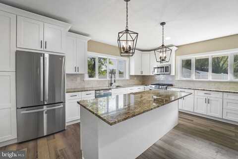 5 YUBAS AVENUE, BURLINGTON, NJ 08016
