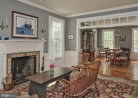 6950 UPPER YORK ROAD, NEW HOPE, PA 18938