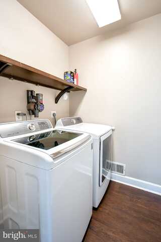 8003 COMERFORD DRIVE, FAIRFAX STATION, VA 22039