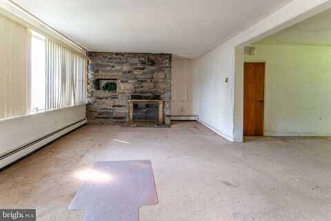 2013 BOXWOOD DRIVE, BROOMALL, PA 19008