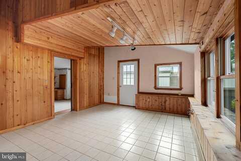 2965 UPPER RIDGE ROAD, PENNSBURG, PA 18073