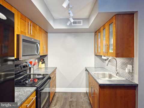 115 E KINGS HIGHWAY, MAPLE SHADE, NJ 08052