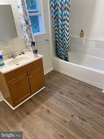 123 W BUCK STREET, PAULSBORO, NJ 08066