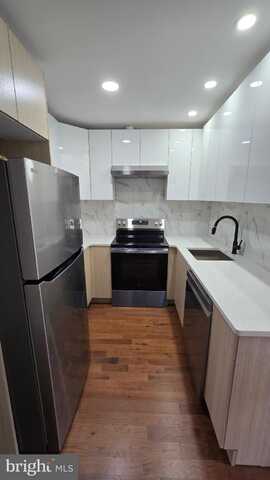182 E HUNTINGDON STREET, PHILADELPHIA, PA 19125