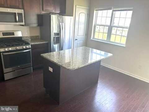 642 JACOBSEN CIRCLE, NEWARK, DE 19702