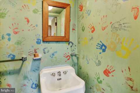 1670 MOSELEM SPRINGS ROAD, HAMBURG, PA 19526