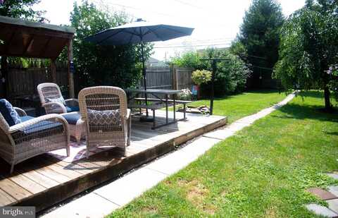 221 LOCUST STREET, HANOVER, PA 17331