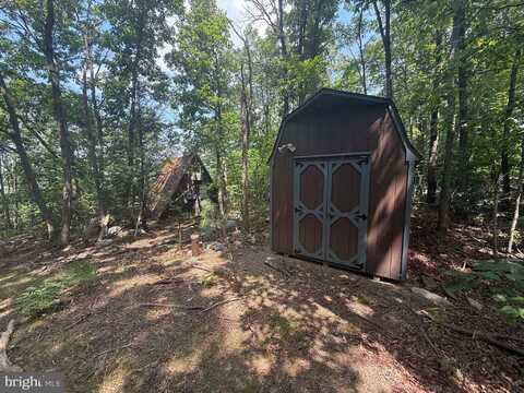 193 SHORT LANE, HEDGESVILLE, WV 25427