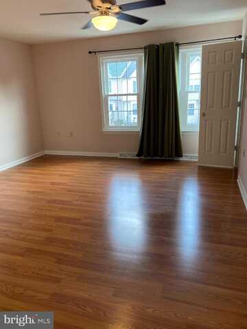 134 GEORGETOWN SQUARE, MARTINSBURG, WV 25401