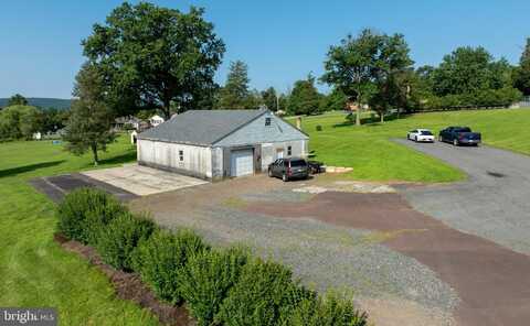 131 SQUIRREL HOLLOW ROAD, DOUGLASSVILLE, PA 19518
