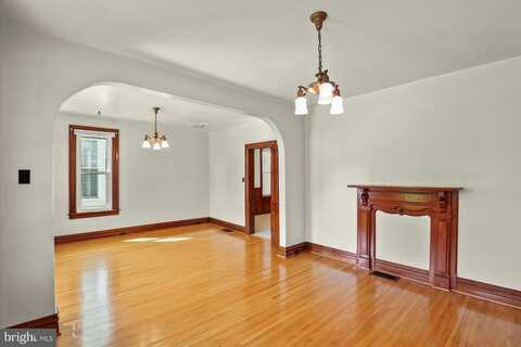 109 N PETERS STREET, NEW OXFORD, PA 17350