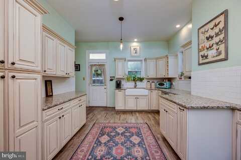 644 DOUGLASS DRIVE, DOUGLASSVILLE, PA 19518